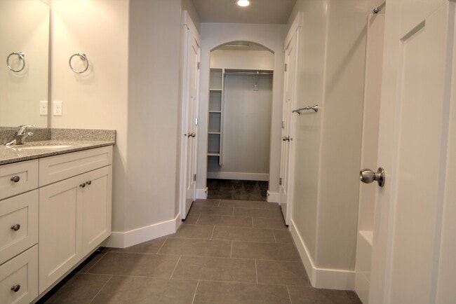 Building Photo - 4 Bedroom 2.5 Bathroom Townhome in Lehi