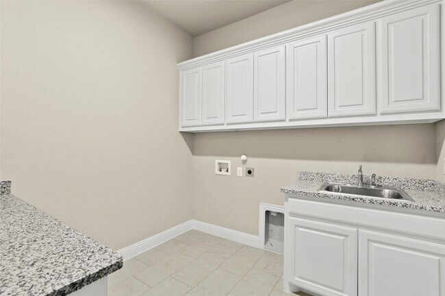 Building Photo - 1810 Wichita Dr