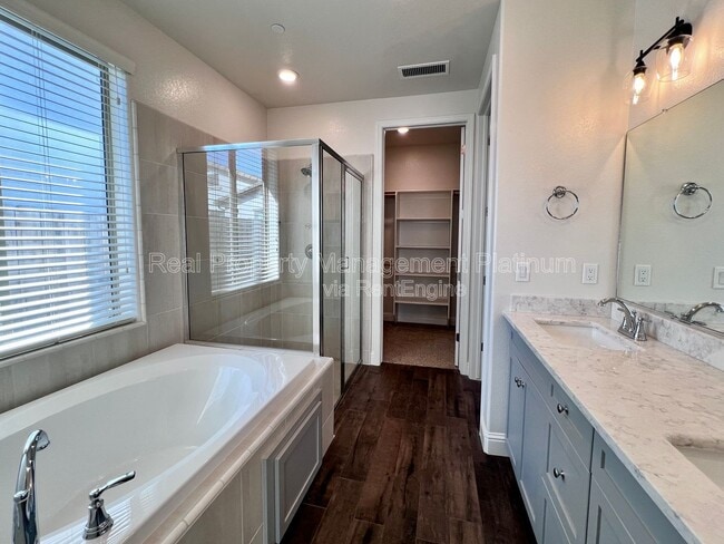 Building Photo - 1436 E Via Albero Dr