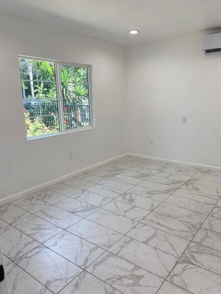 Building Photo - 6447 Gaviota Ave