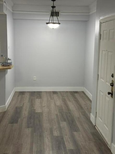 Building Photo - 9905 Baywinds Dr