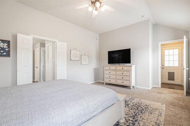 Building Photo - 12107 Lakewood Villa Dr