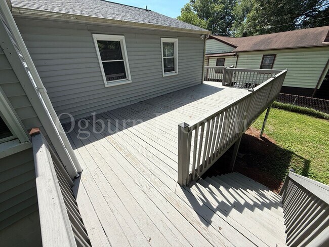 Building Photo - 1408 Kenwood St