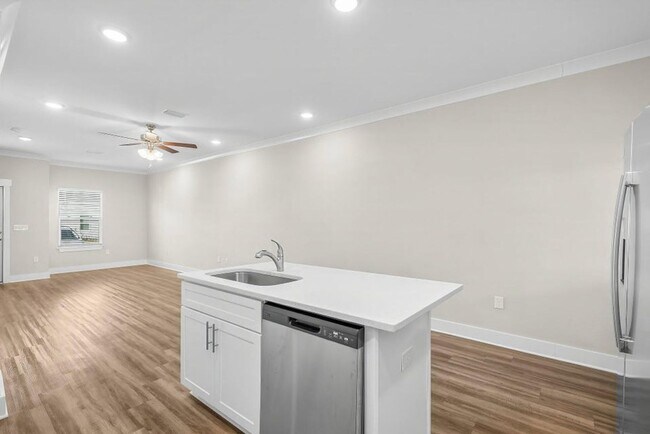 Building Photo - 289 N Sand Palm Rd