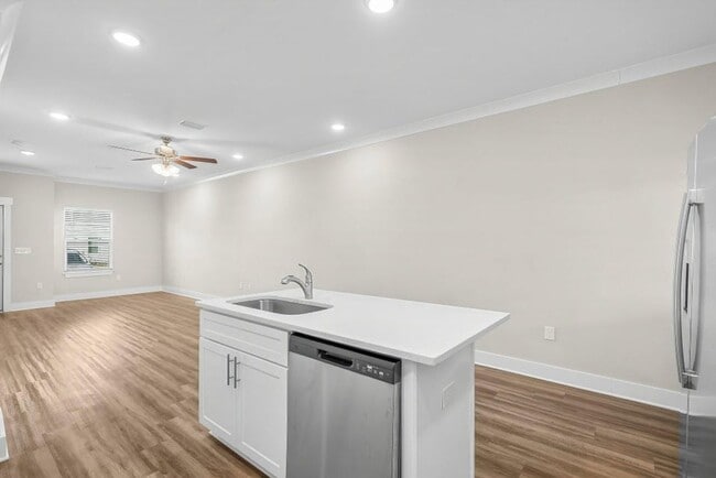 Building Photo - 306 N Sand Palm Rd