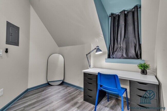 Building Photo - Furnished 2-Bedroom, 2-Bath Apartment near the Medical Campus
