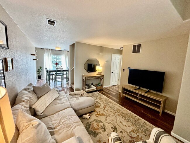 Building Photo - Spacious 2 Bed 2.5 Bath Townhouse in Northeast Fort Collins