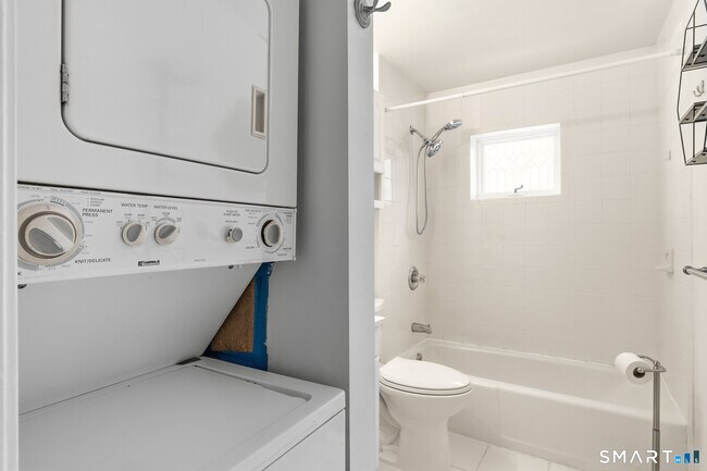 Building Photo - 1565 Byam Rd