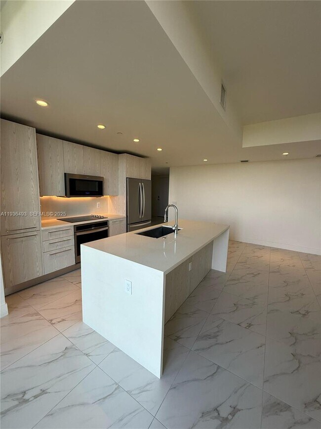 Building Photo - 2000 Metropica Wy