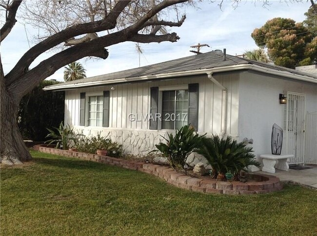 Primary Photo - 2208 Sunland Ave