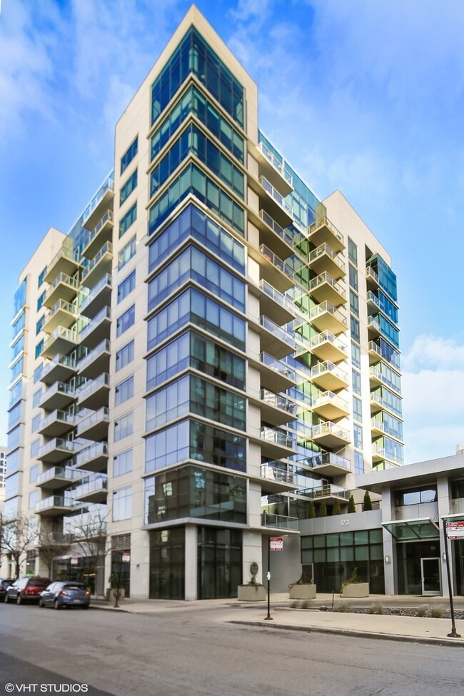 Building Photo - 123 S Green St