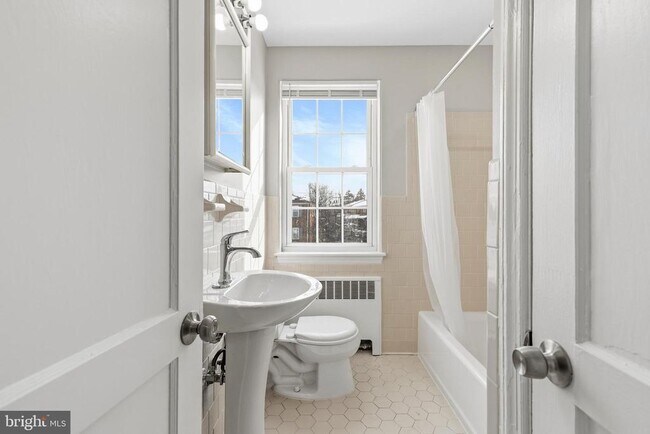 Building Photo - 8556 Willow Oak Rd