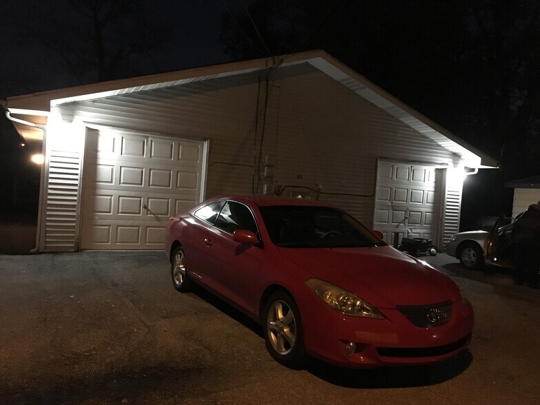 Garage alley nighttime view. - 919 Cherry Street