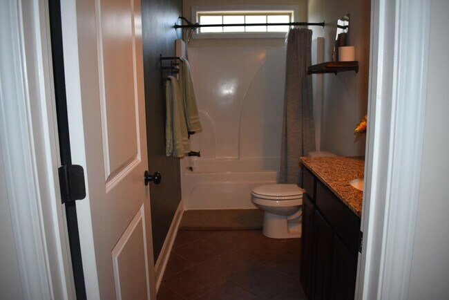 Building Photo - 2190 Harborview Dr