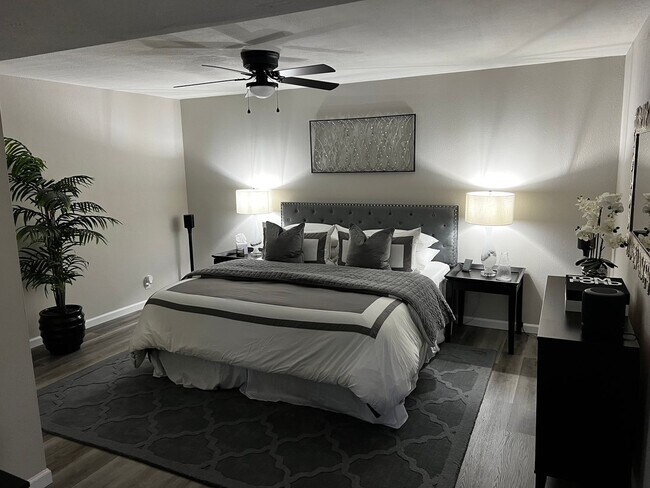 Building Photo - beautiful updated large home