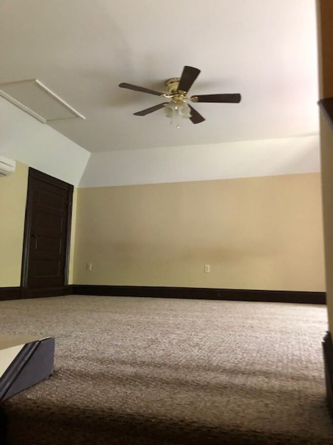 Building Photo - Great historical home! PRICE LOWERED to $2395- walking distance to downtown & WKU