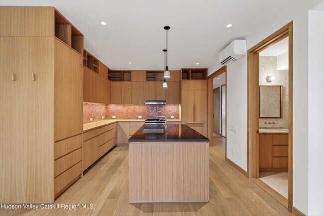 Building Photo - 316 Wall St