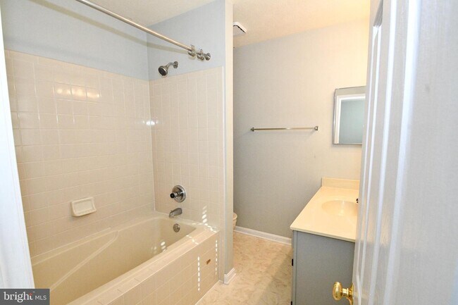 Building Photo - 11 Jody Ct