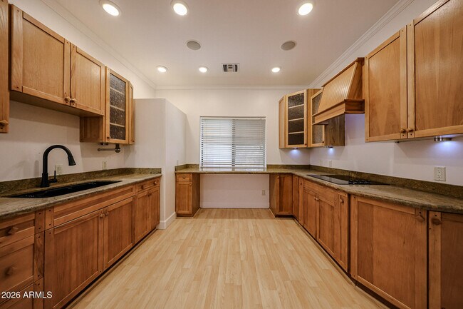 Building Photo - 6228 E Pershing Ave