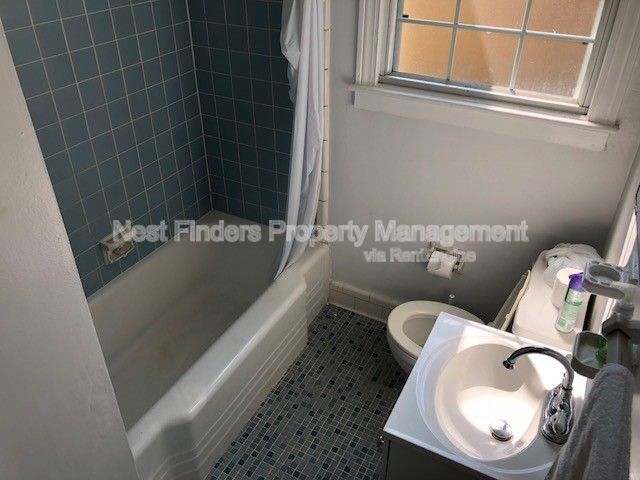Building Photo - 1310 Menna St