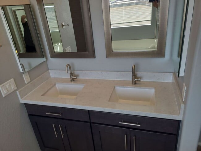 Building Photo - Ideal Living in Highland Groves: Stunning Cul-de-Sac Home with Builder Upgrades, Open Floor Plan,...