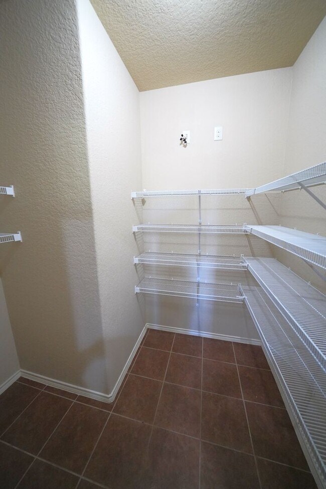 Building Photo - Great 4 Bedroom Home Now Available in Cibo...