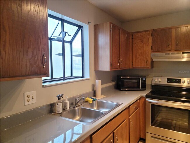 Building Photo - 2300 SW 43rd St