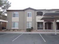 Building Photo - Precious Gem at Sedona on the Blvd!