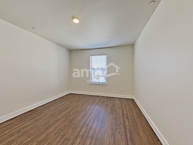 Building Photo - 10602 137th St E