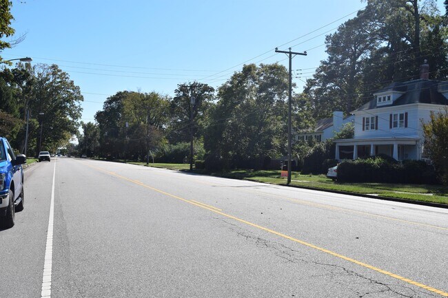 Building Photo - 310 La Salle Ave