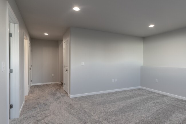 Building Photo - 2385 Eagle Vly Dr S