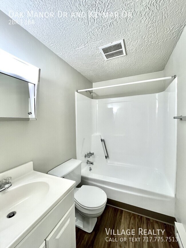 Building Photo - 221 Oak Manor Dr