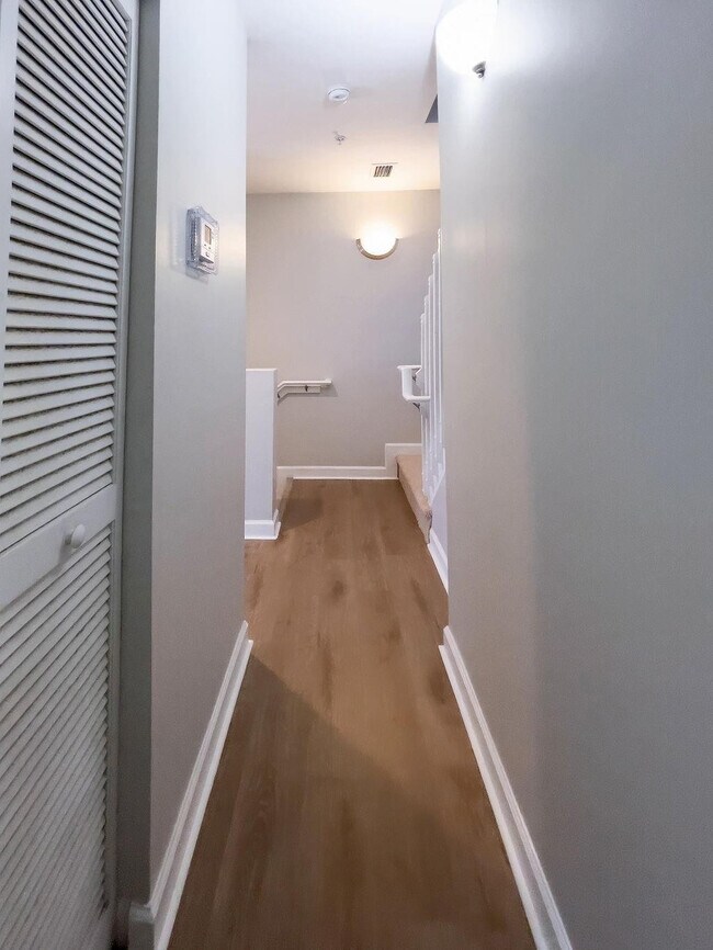 Building Photo - 2343 Vintage Dr