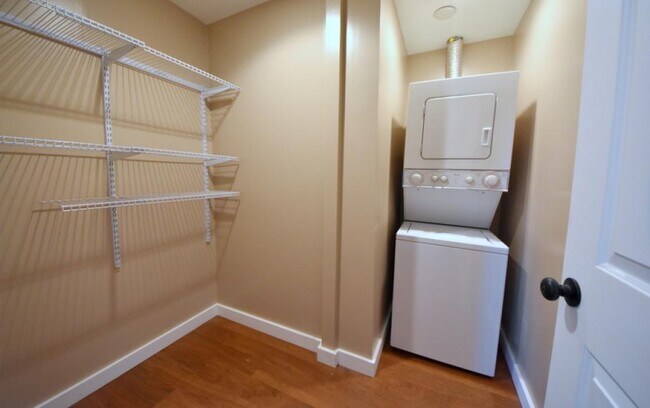 Building Photo - Fremont 5-plex Apts. - 1 bedroom