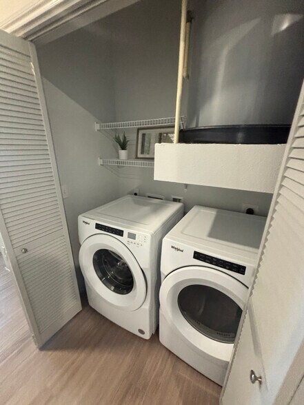 Building Photo - 950 FM2001