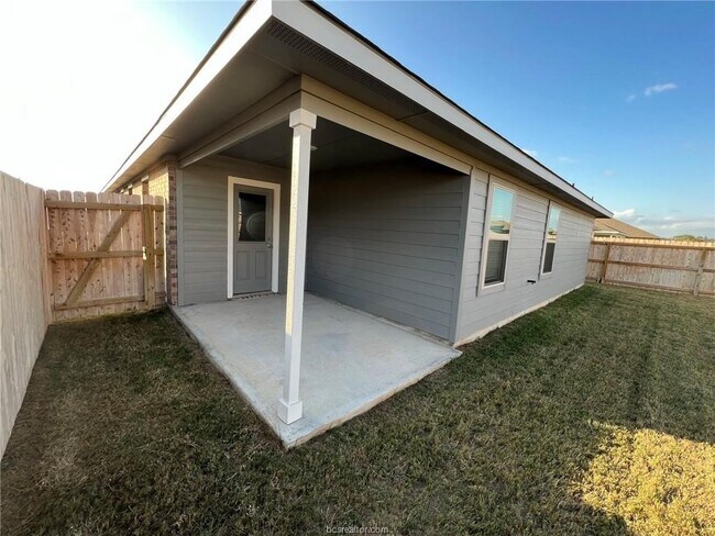Building Photo - 2427 Dog Leg Ln