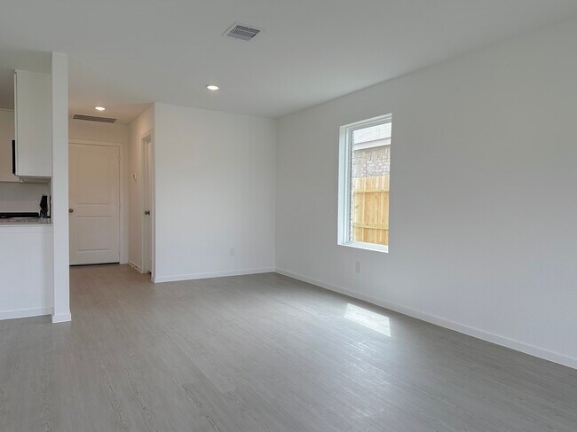 Building Photo - 6242 Alder Crk Dr