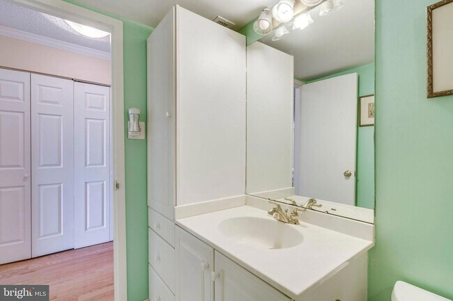 Building Photo - 1325 18th St NW