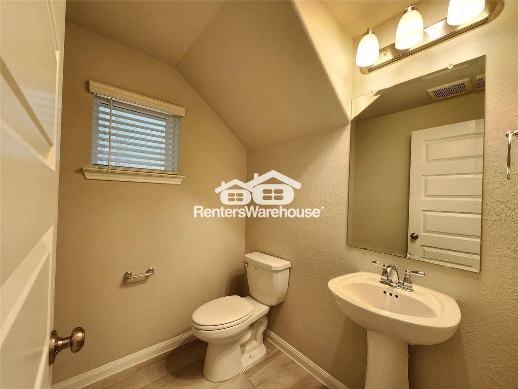 Building Photo - 1513 Lakeline Oak Dr