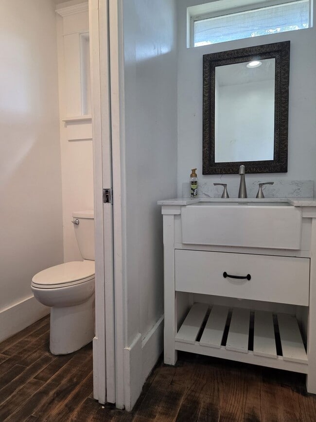 Building Photo - Move in Ready Historic Home in Downtown Cl...