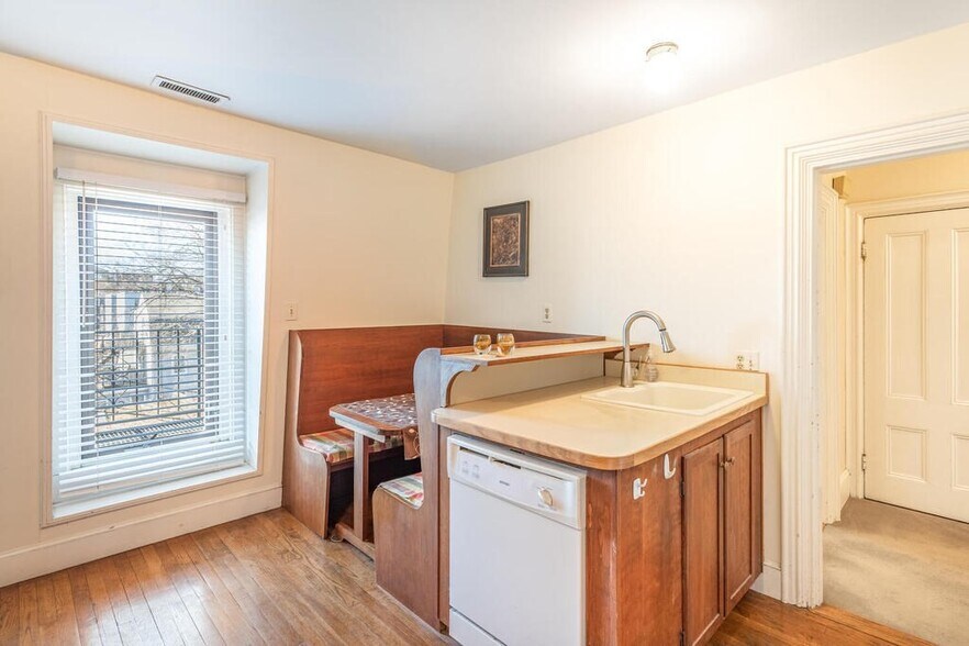Building Photo - 325 K St