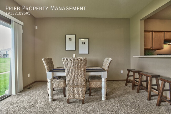 Building Photo - 902 S Woodson Ct
