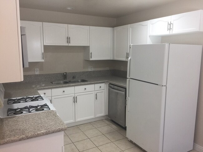 Building Photo - Perfect 2 bed/2 bath condo in Summerlin!