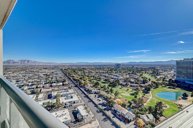 Building Photo - Turnberry Towers 2704- Strip/City Views fr...