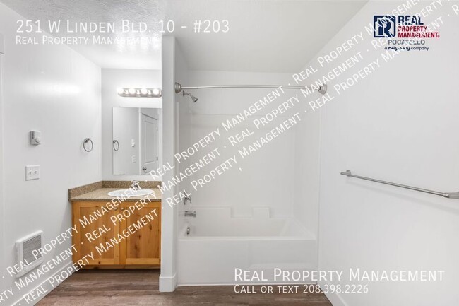 Building Photo - 251 W Linden Ave