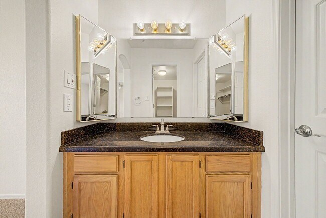 Building Photo - 6885 E Cochise Rd