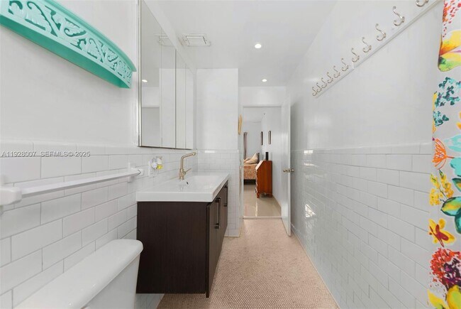 Building Photo - 750 Michigan Ave