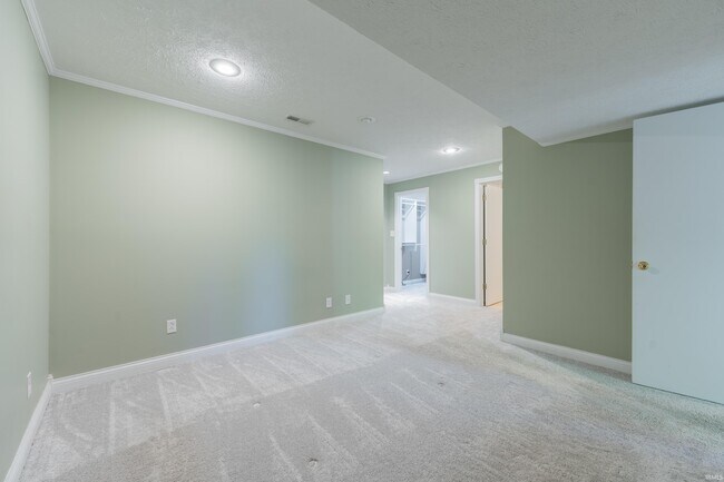 Building Photo - 657 E Heather Dr