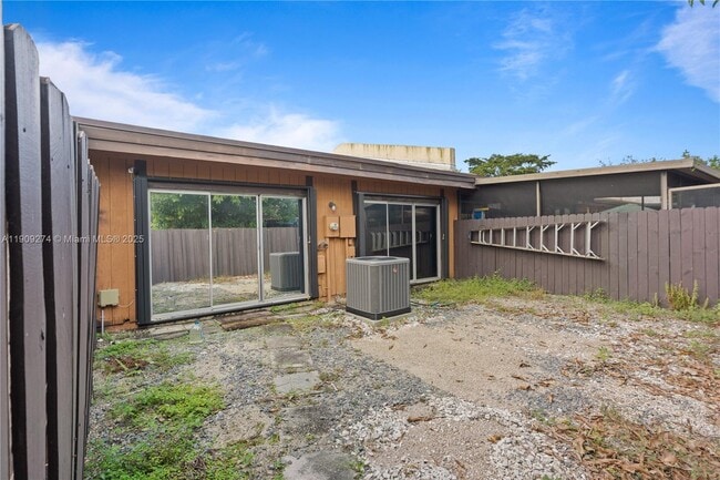 Building Photo - 2331 Dogwood Ct