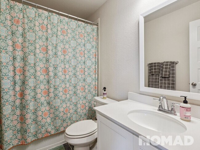 Building Photo - Updated 4-Bed, 3-Bath Home in Creekside – ...